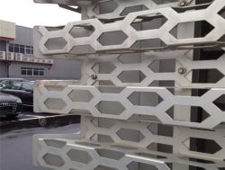 內(nèi)蒙古氟碳鋁單板廠家?jiàn)W迪4S店幕墻板 外墻凹凸長(zhǎng)城板
